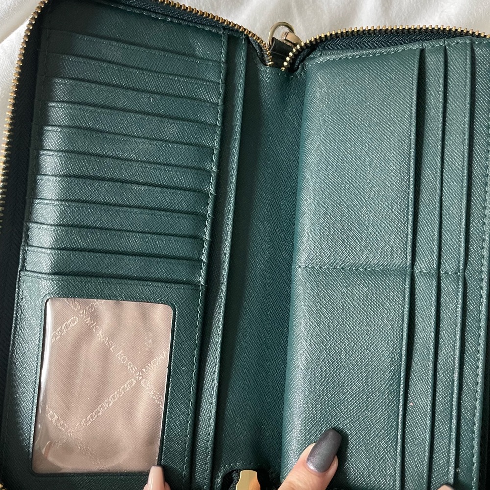 Michael Kors zip wallet/wristlet - Picture 6 of 6